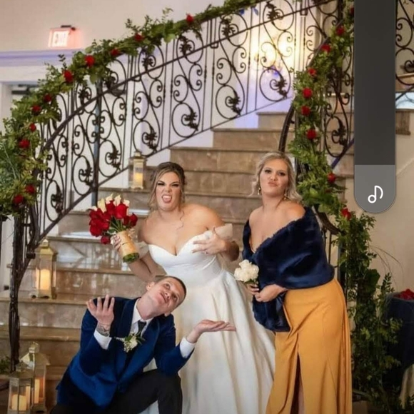 Meet your Posher, Ronda - Picture 5 of 14